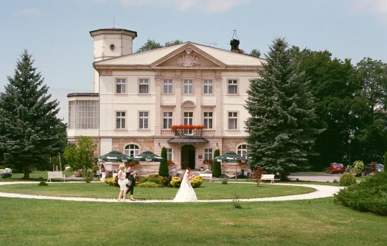 Schloss Braunau Aparthotel Löwenberg in Schlesien