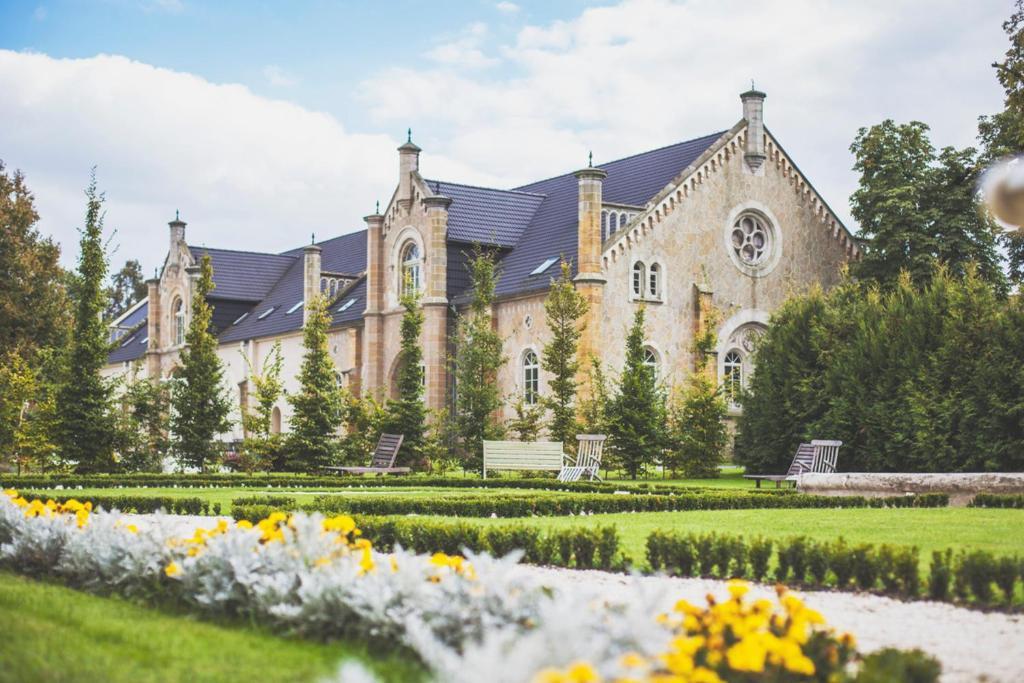 Schloss Braunau Aparthotel Löwenberg in Schlesien